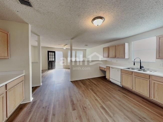 Photo - 16136 Shawnee Trl