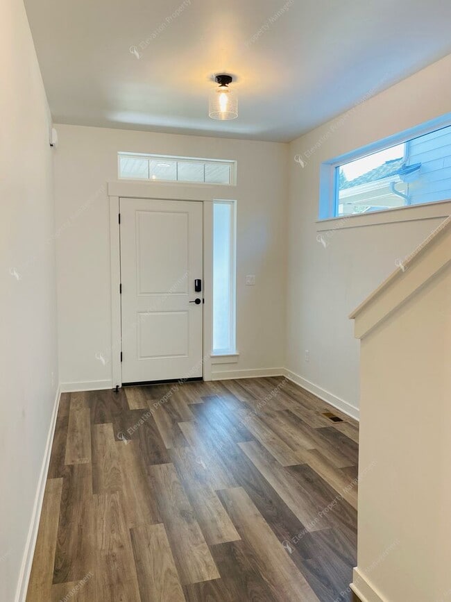 Photo - Bright & Spacious SE Bend Retreat with Vaulted Ceilings and Luxurious Primary Suite