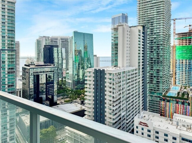 Building Photo - 1111 SW 1st Ave Rental