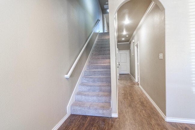 Photo - 4419 106th St