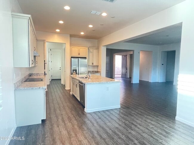 Photo - 991 E Hampton Ln