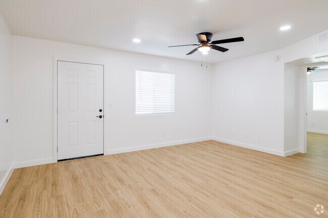 2BR, 1BA - 700SF - Living Room