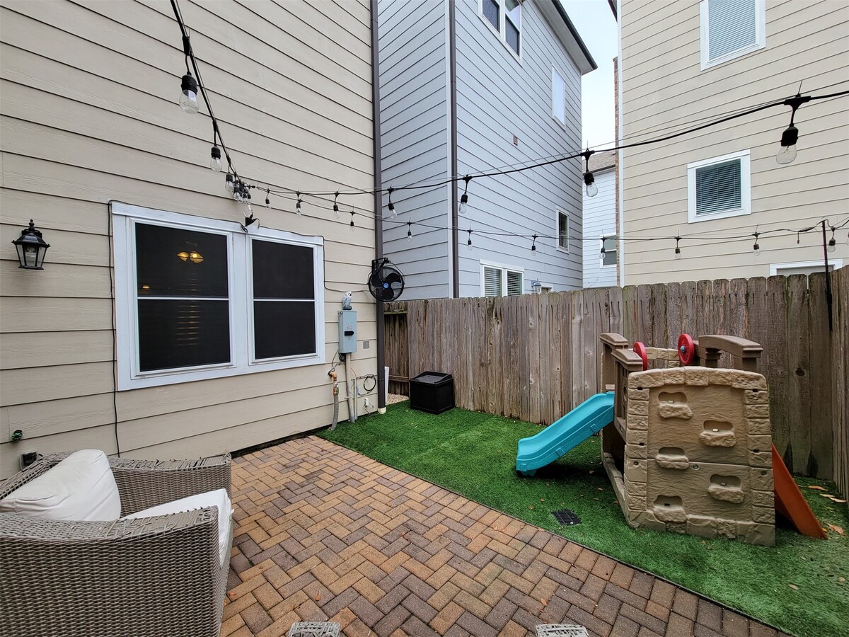 Photo - 925 W 19th St