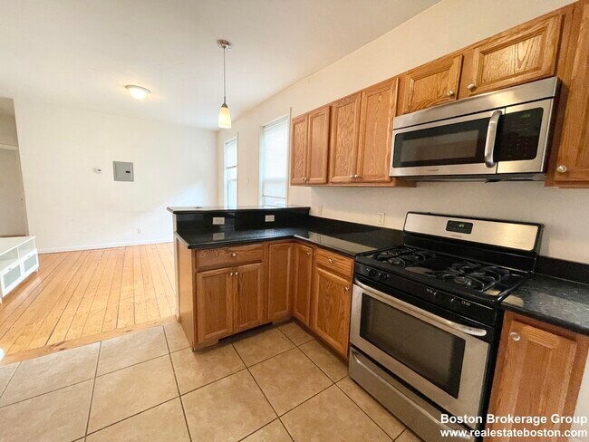 Building Photo - 52 Delle Ave Unit 2