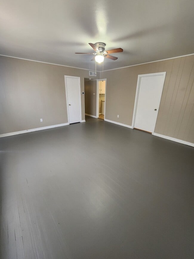 Photo - 3 bed 2 bath 1 car garage