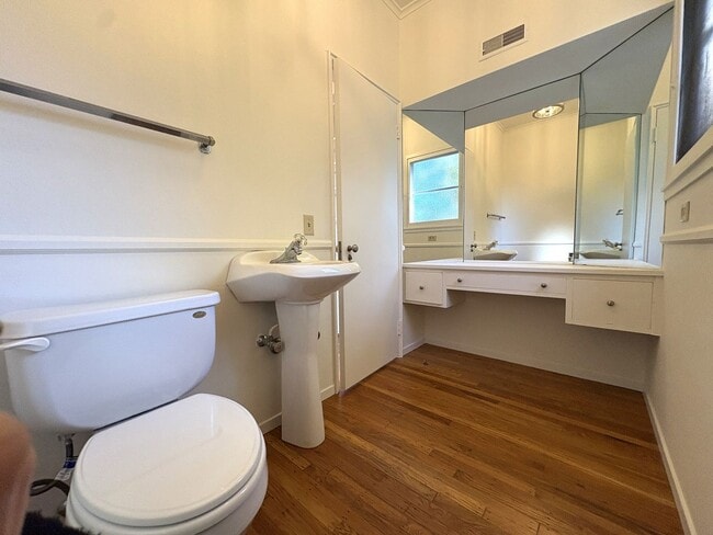 Photo - Beautiful Home in Crescent park, Palo Alto available now.