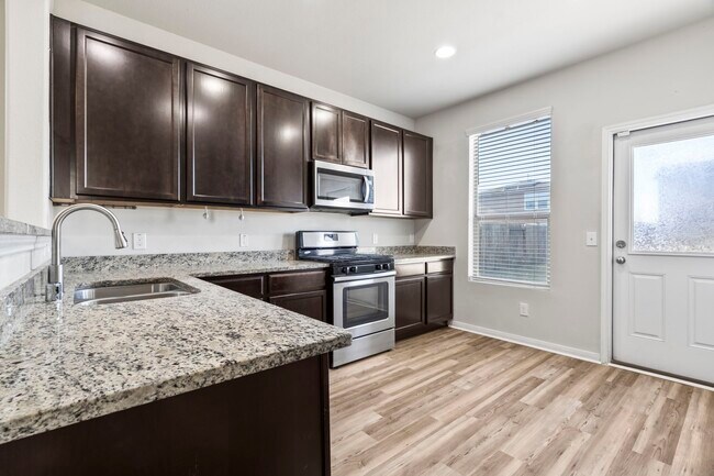 Photo - 914 Canyon Hill Ln