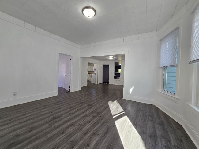 Photo - 439 W Vine St