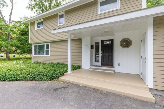 Photo - 117 Treeland Cir