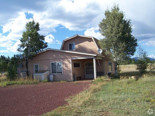 Building Photo - House in Parks - Pioneer Estates