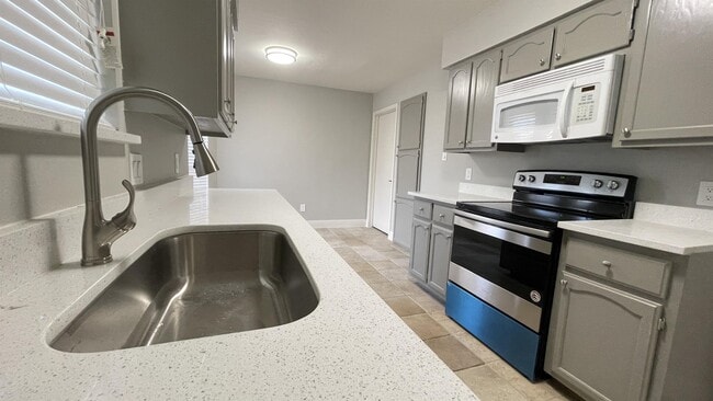 Building Photo - 2217 Roman Ct