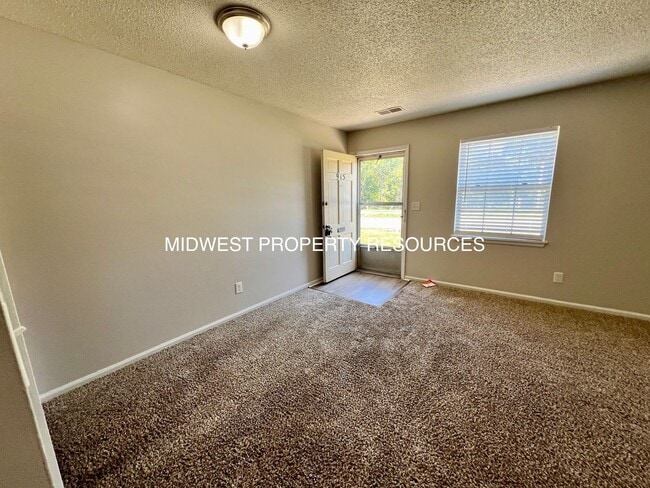 Photo - Stunning 2 Story townhome w/ outdoor Maintenance provided Unidad y Villa Apts - 915