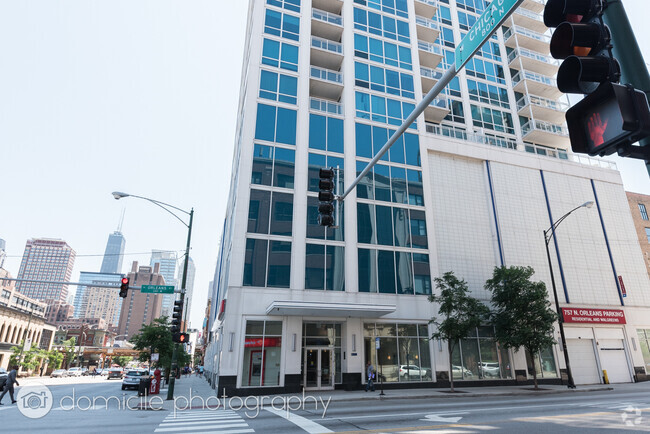 Building Photo - 757 N Orleans St Rental