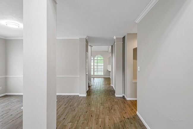 Photo - 8827 Lawncliff Ln