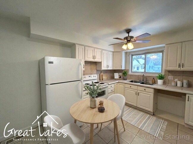 Photo - Charming 3 Bedroom 1.5 Bathroom now available for rent