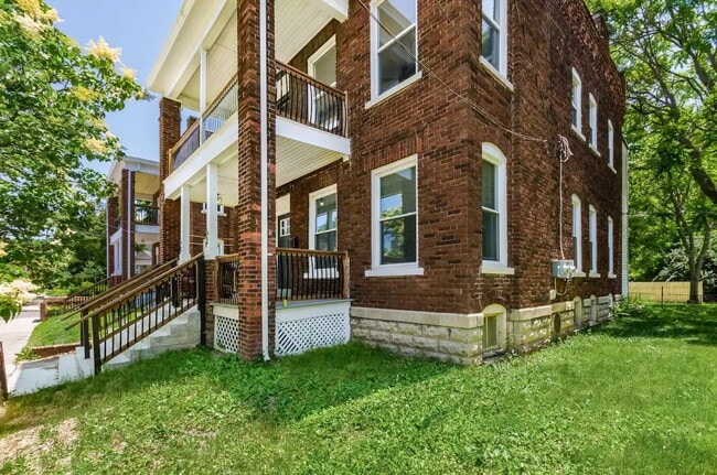 Outside / Lawn - 63 E Moler St Unit 61 E Moler St