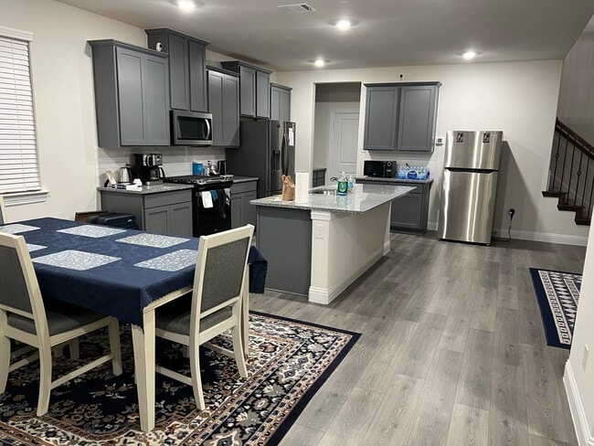 Photo - 1621 Blakely Pl