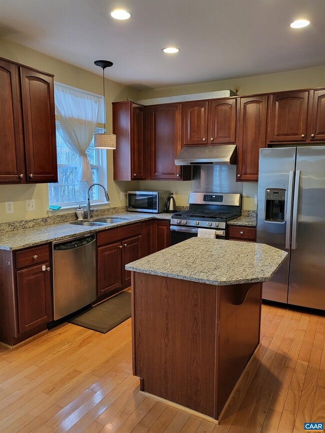 Photo - 712 Rainier Rd