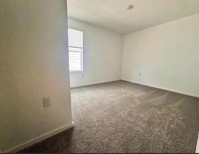 Photo - 10839 Lillia Br