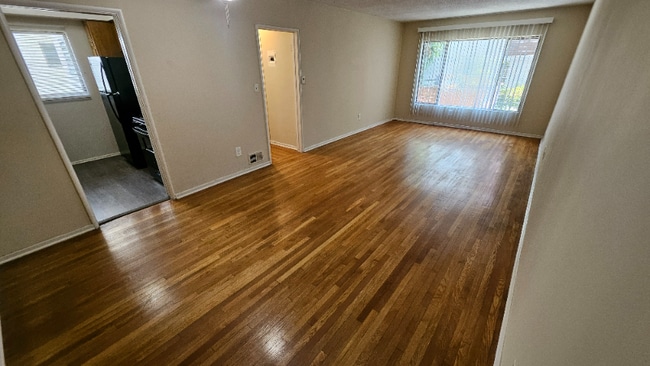 Photo - 8315 Clinton Ave Unidad 5