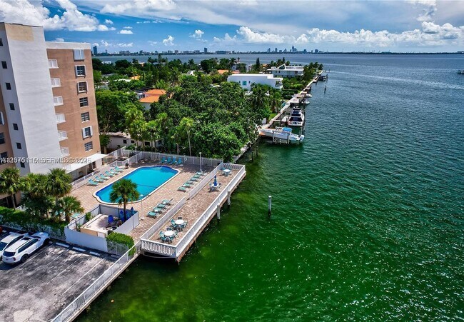 1455 N Treasure Dr Unidad PH-H