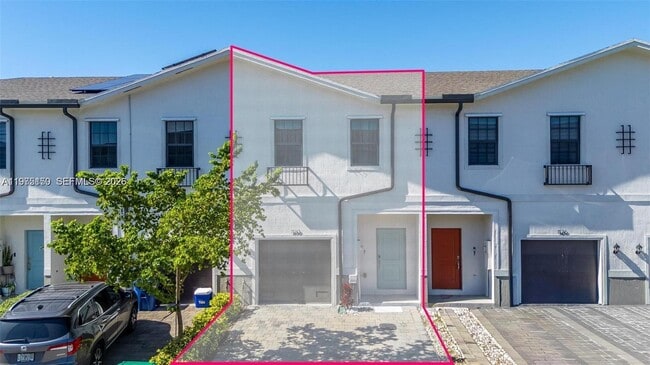 Photo - 1130 SW 6th Ct