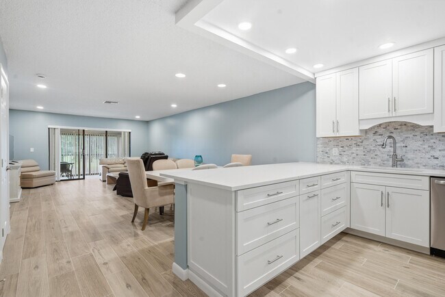 Photo - 9292 Vista Del Lago Unit D