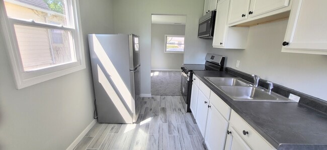 Photo - 4121 Monroe St