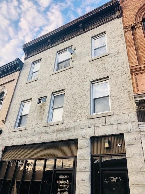 Building Photo - 25 W 8th St Unit 3R