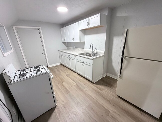 Photo - 217 S Dorman St Unidad Mad Capital - 217 S Dorman St Apt 2 Lower