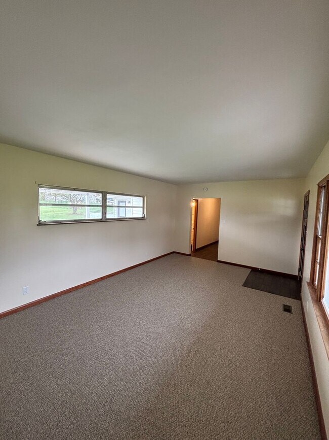 Photo - 6617 Brackett Rd