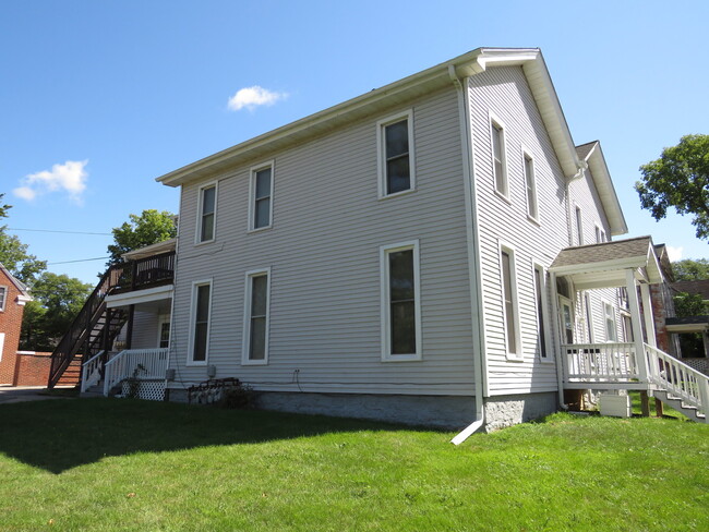 Photo - 306 E Main St