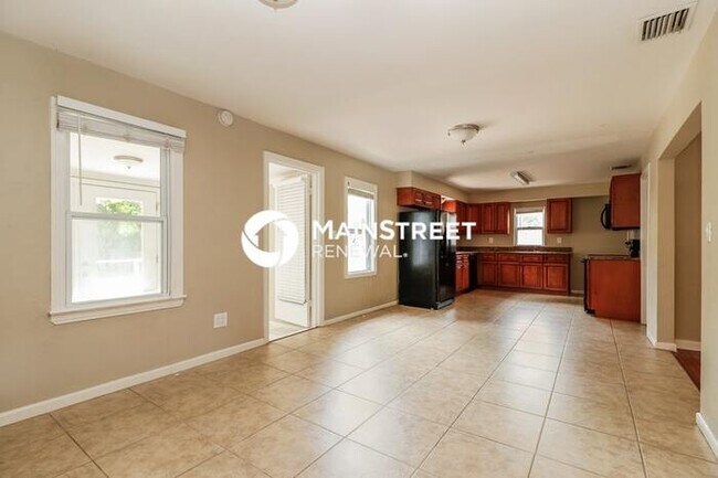 Photo - 2 Bedroom Pet-Friendly Home in Clearwater, FL with Main Street Renewal
