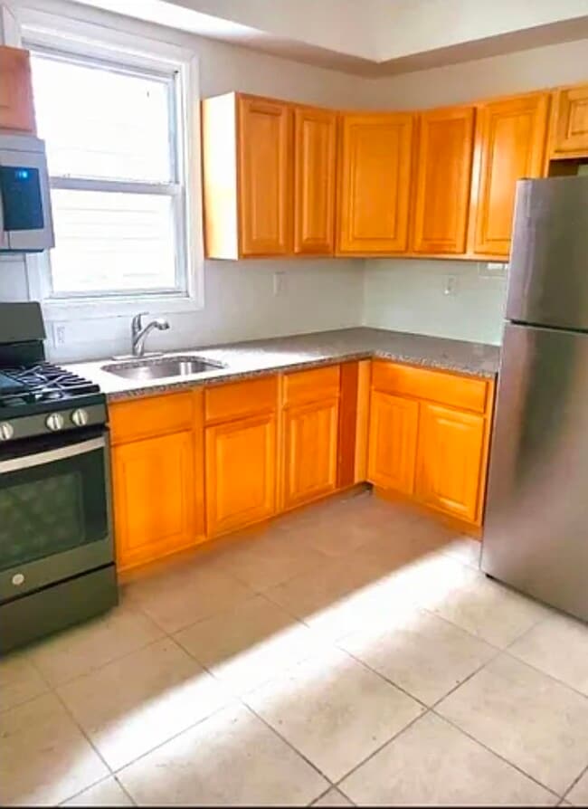 Photo - 36 Yates Ave Unit 2nd floor