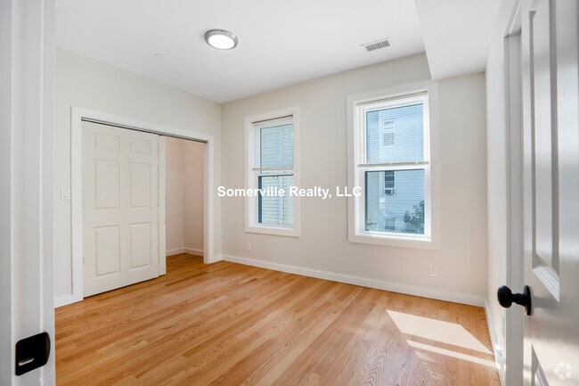 Building Photo - 27 Linden St Unit 3 Rental