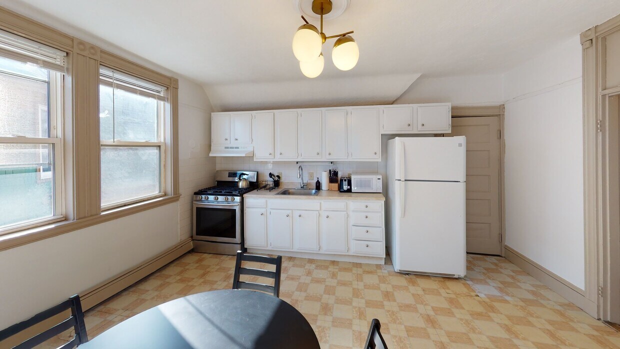 Photo - Private bedroom in 3 bed/1 bath Home