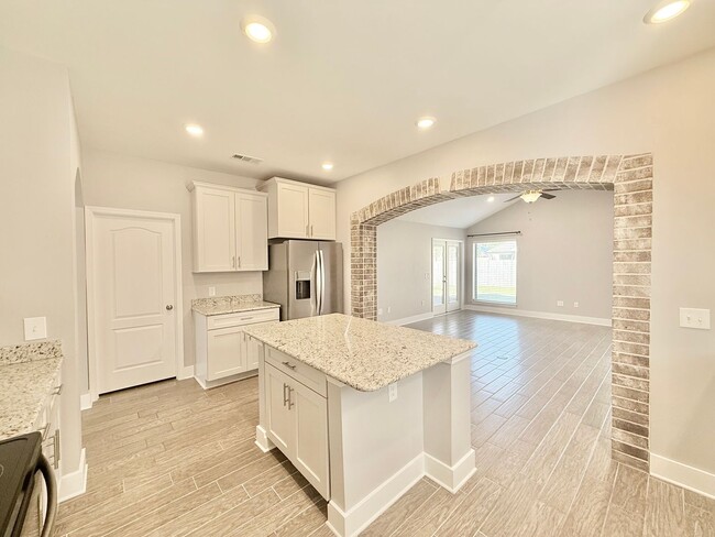 Photo - Spacious 3-Bedroom Home - Stonechase