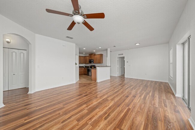 Photo - Elegant 2 bedrooms/2 bath condo located in St. Cloud with 1-Car garage