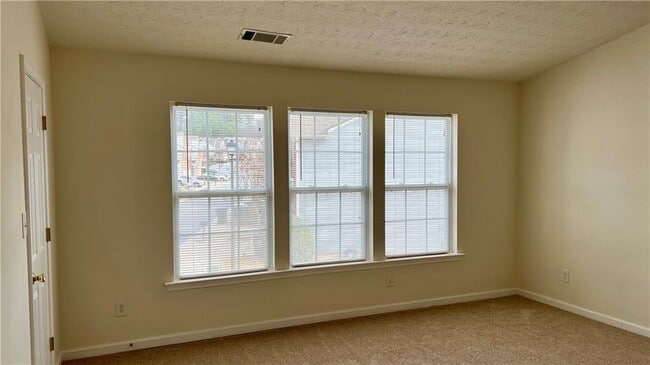 Photo - 3900 Dandridge Way NW