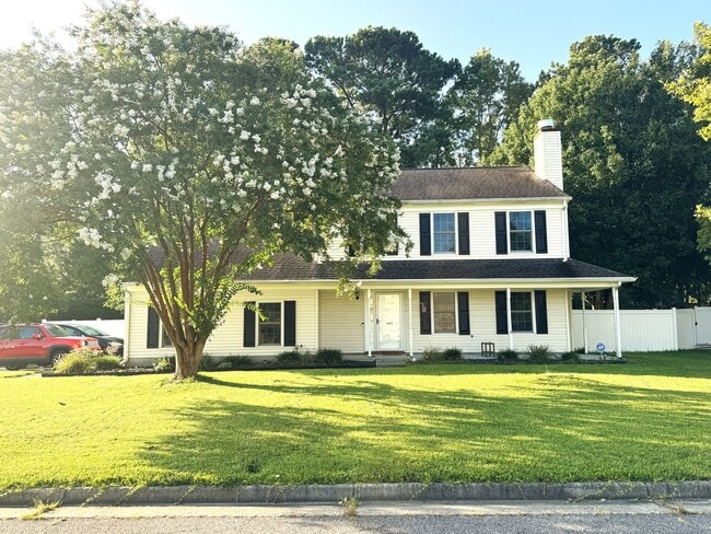 Building Photo - Beautifully updated home on large corner lot