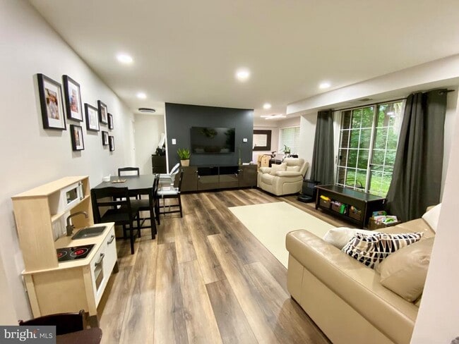 Photo - 1533 Colonial Dr Unit T2