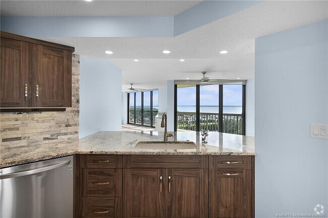 Building Photo - 9550 S Ocean Dr Unit 1610 Rental