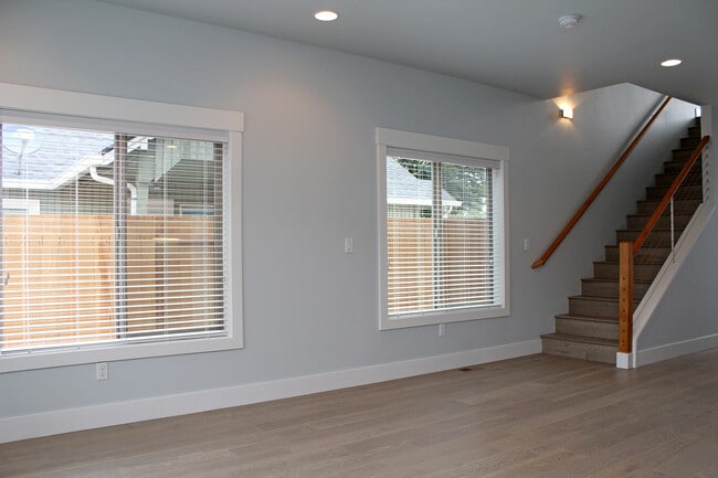 Photo - 827 NW Victoria Ave