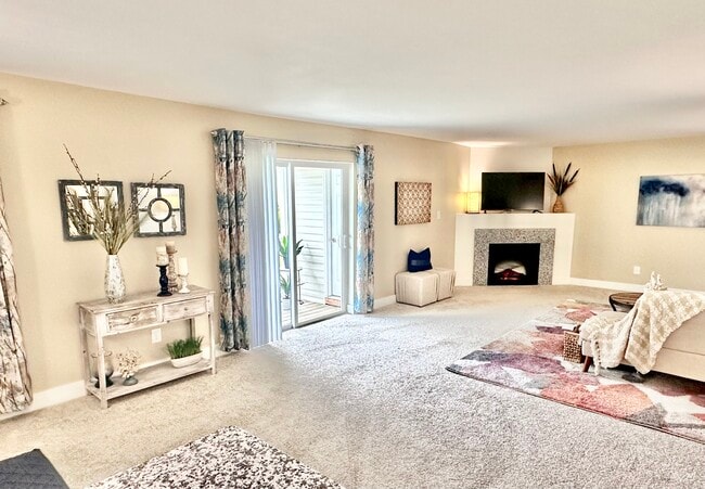 Expansive living spaces - Aspen Apartments