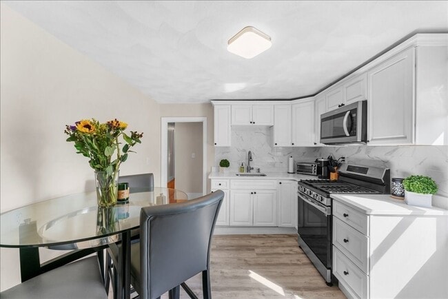 Photo - 49 Massasoit Ave Unidad 2