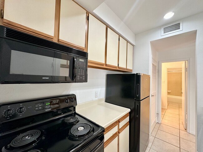 Photo - 1/1 Apartment Walking Distance to UT Unit 201