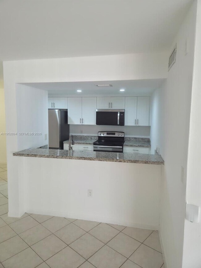 Photo - 7075 NW 186th St Unidad C104