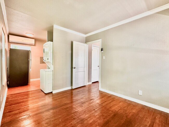 Photo - 204 E 30th St Unidad 202