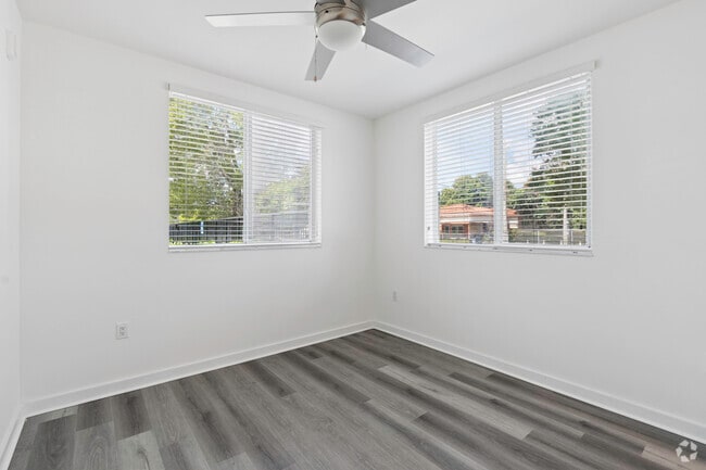 3BR, 2BA - 1,091SF