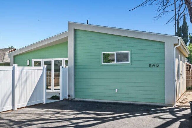 Building Photo - 15912 Vose St